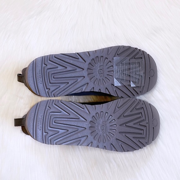 UGG Women’s Classic Zip Mini Nightfall Suede Boots - Picture 7 of 8